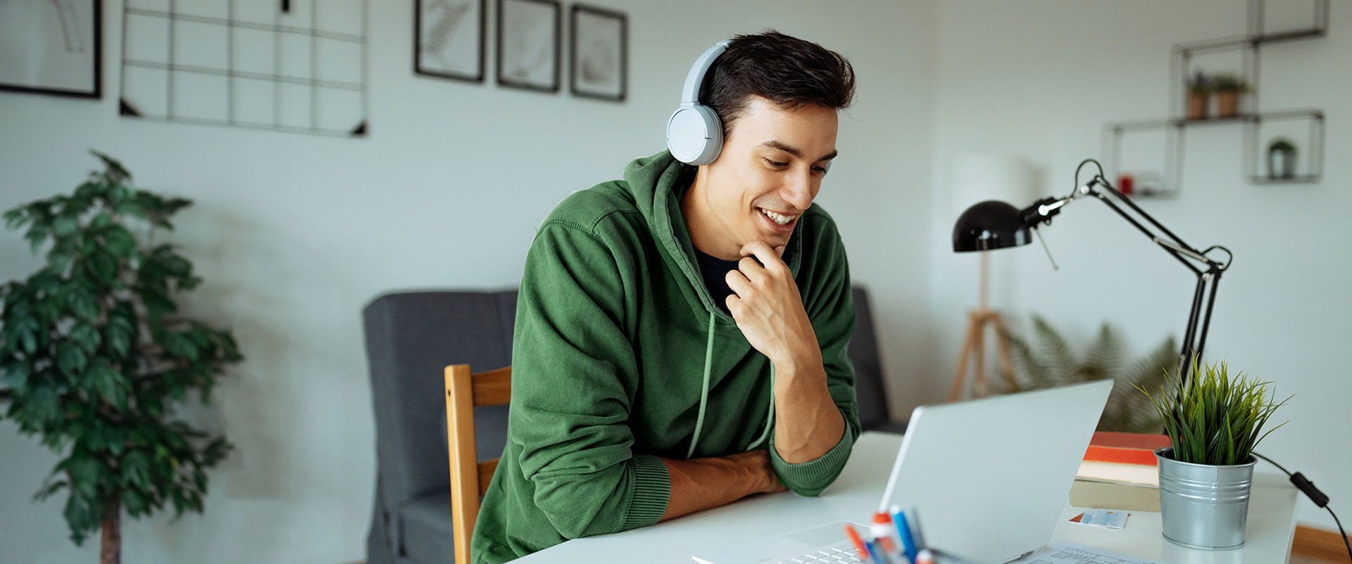 Freelancer pitches new clients over a video call that's seamlessly connected on a fiber-optic network. 