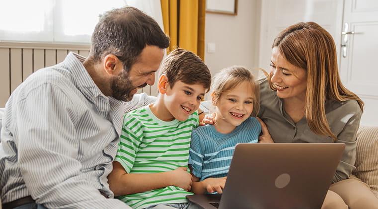 Multiple family members seamlessly play video games, stream in 4K and run real-world applications while smart-home devices keep everything on in the background with Fiber internet. 