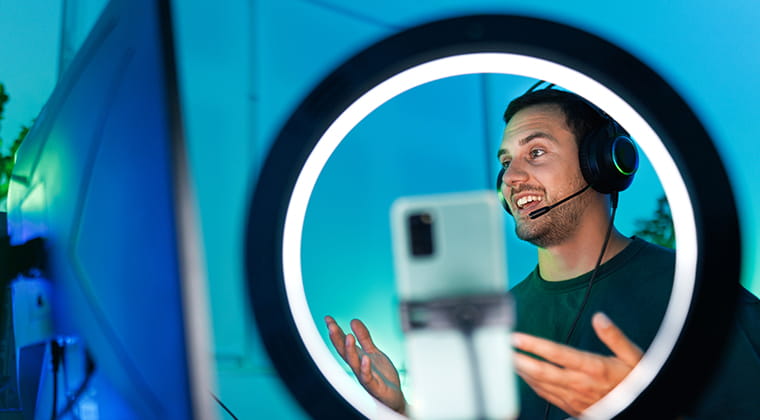 2 Gig fiber internet powers up your connected life. This content creator benefits from mega-fast speeds, high bandwidth, and ultra-low latency. 